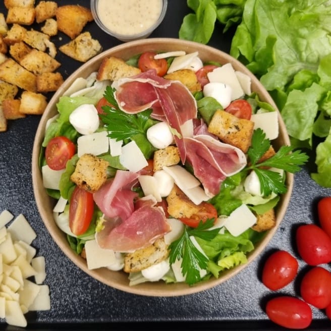 Salade - plat Italienne (Allergènes : lactose, moutarde, sulfites, gluten)